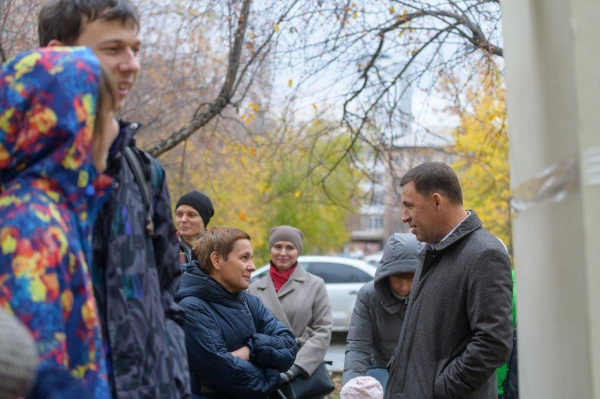 Евгений Куйвашев на опросе о месте строительства собора Святой Екатерины|Фото:ДИП СО