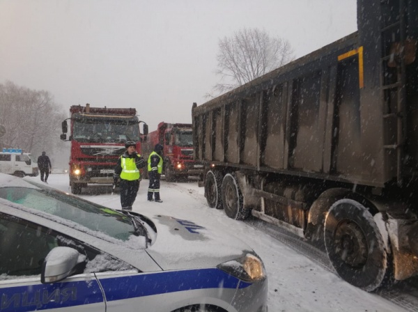 Массовое ДТП под Владивостоком из-за снегопада 11.12.19.|Фото: 25.мвд.рф