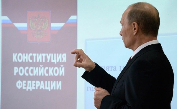 Владимир Путин, Конституция|Фото: twitter.com/Kremlinpool_RIA