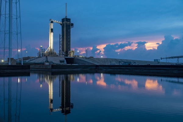 Космический корабль Crew Dragon компании SpaceX на старте 27.05.20.|Фото: twitter.com/elonmusk