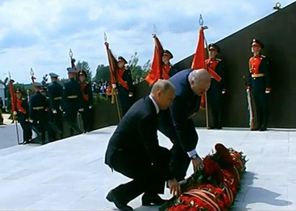 Путин и Лукашенко на открытии Ржевского мемориала. |Фото: Россия 24