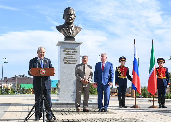 Открытие памятника первому президенту Татарстана Минтимеру Шаймиеву.|Фото: пресс-служба правительства Татарстана / Михаил Фролов